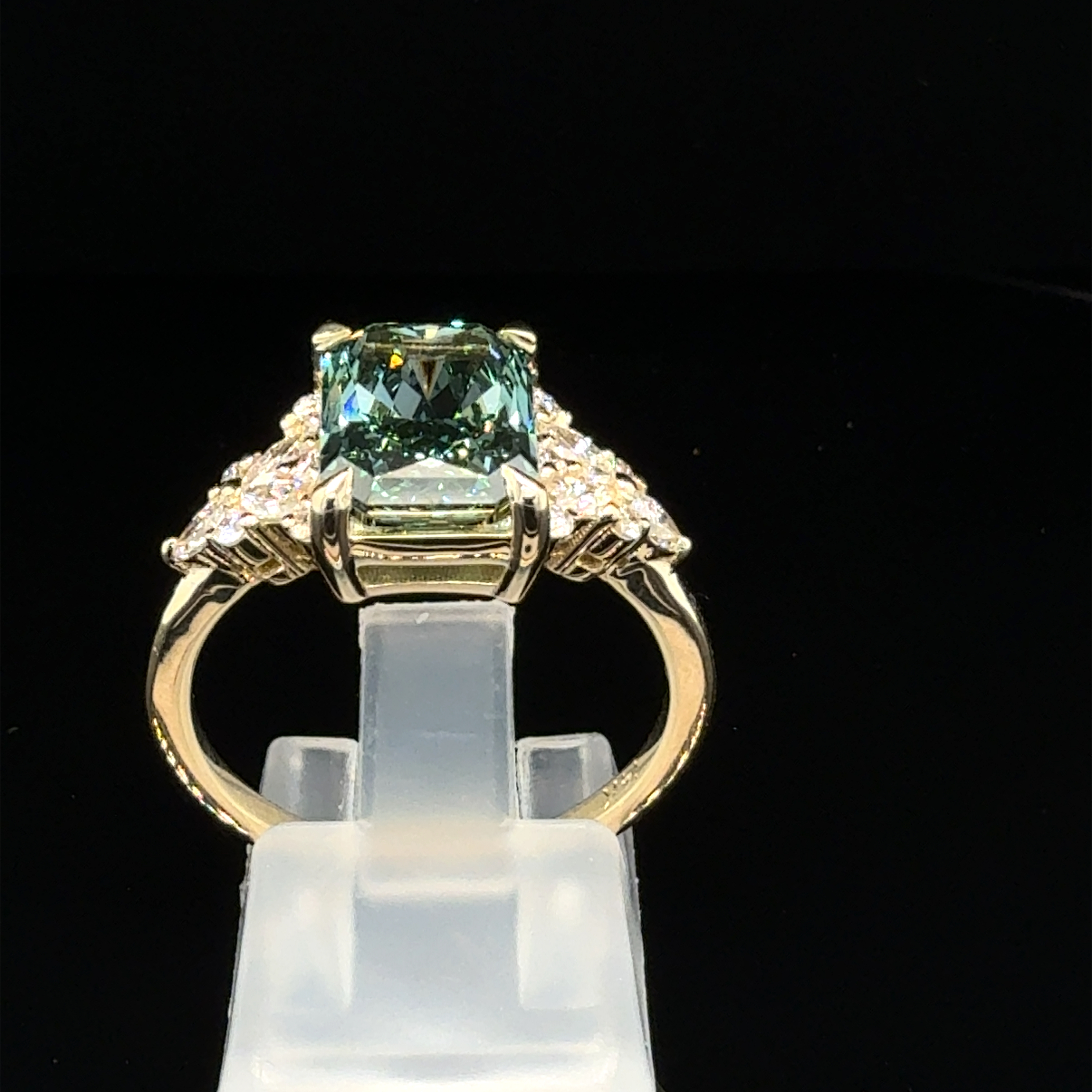 Color & Beyond Diamonds: The Rise of Colored Stones & Lab-Grown Style